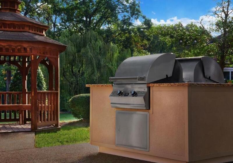 Отель Marriott's Manor Club at Ford's Colony