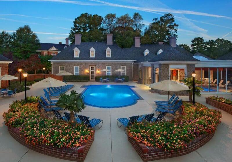 Отель Marriott's Manor Club at Ford's Colony