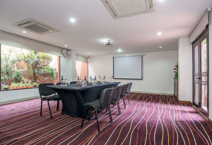 בית מלון כפרי Avani Royal Zona T Bogotá