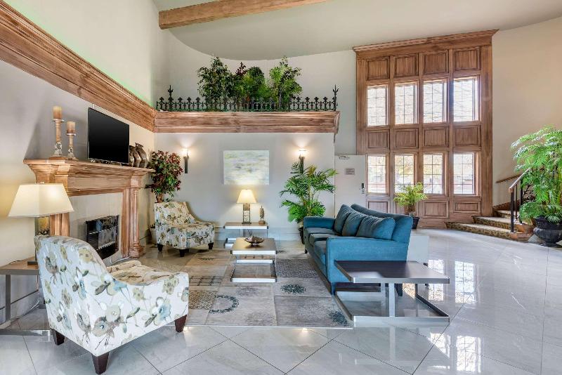 Отель Quality Inn