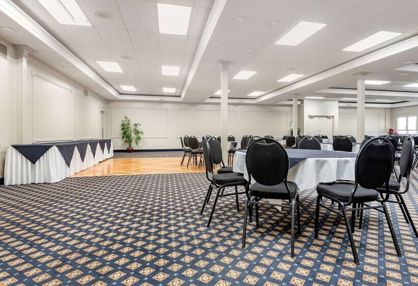 Отель Quality Inn