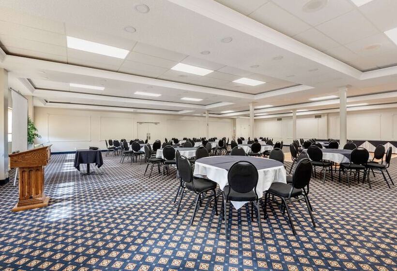 Отель Quality Inn