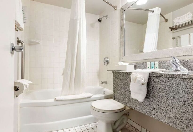 Отель Quality Inn