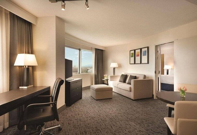 Radisson Hotel Vancouver Airport