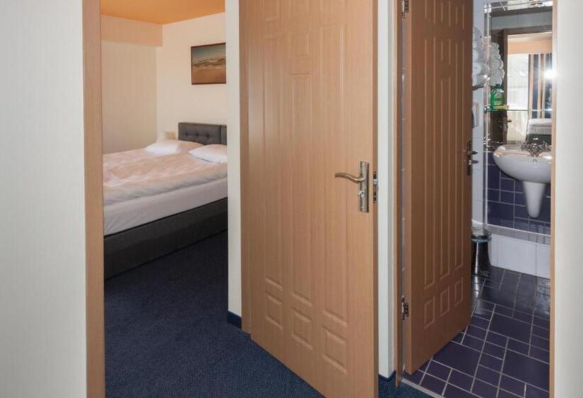 هتل Tauras Center