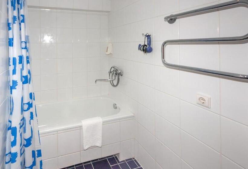 هتل Tauras Center