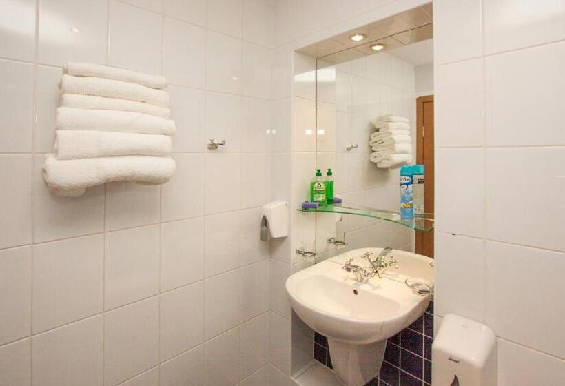 هتل Tauras Center