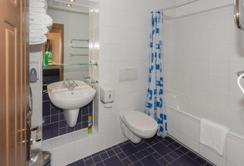 هتل Tauras Center