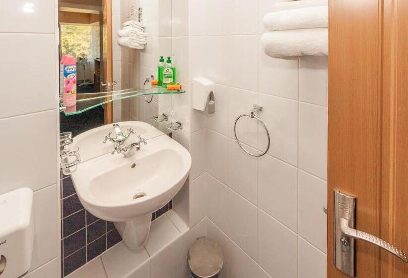 هتل Tauras Center