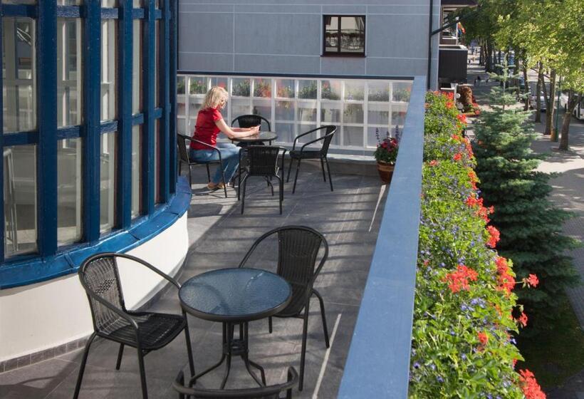 هتل Tauras Center