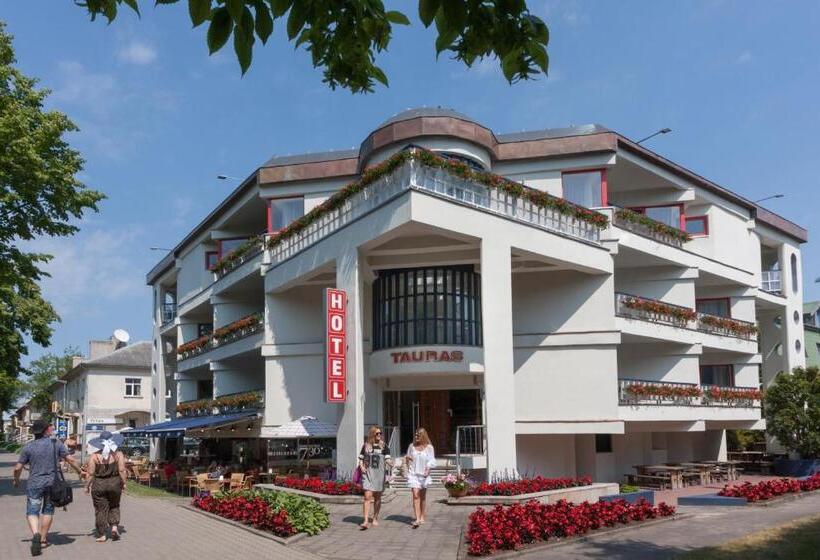 هتل Tauras Center