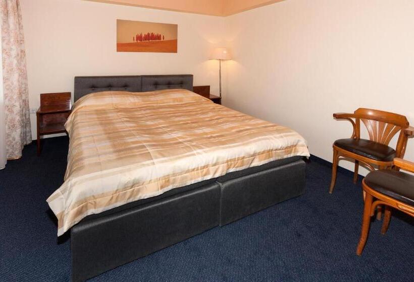 هتل Tauras Center