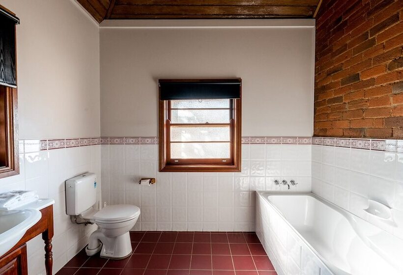 Отель The Henry Parkes Tenterfield
