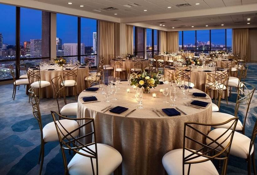 Отель The Westin Oaks Houston At The Galleria