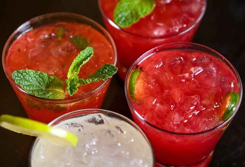 Отель The Westin Oaks Houston At The Galleria