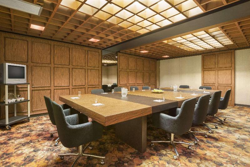 فندق Travelodge By Wyndham Edmonton East