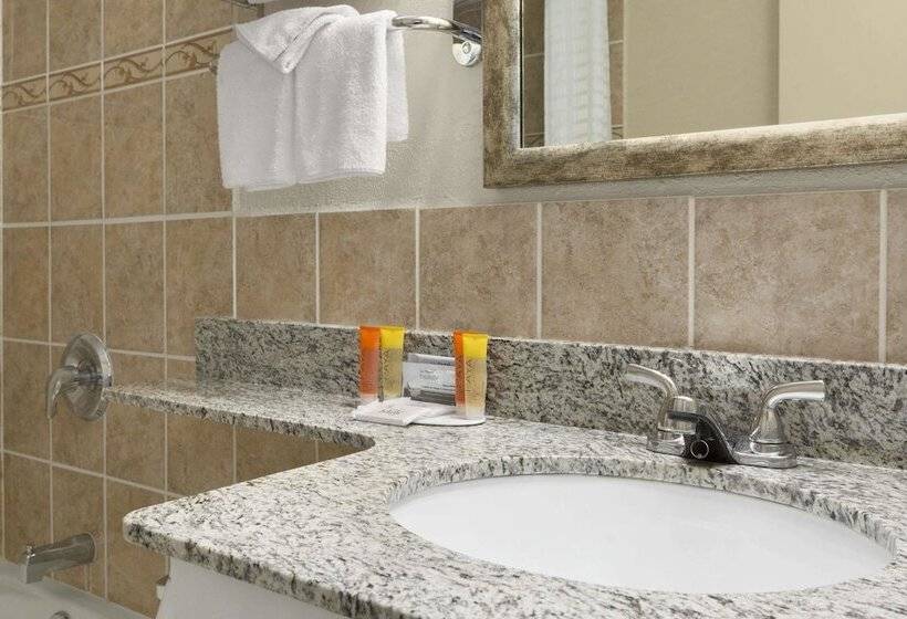 فندق Travelodge By Wyndham Edmonton East