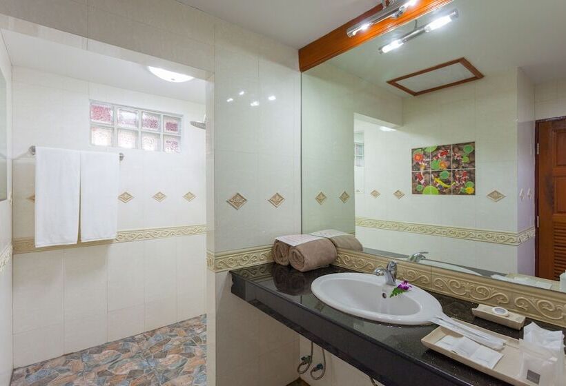 Отель Tropica Bungalow Beach