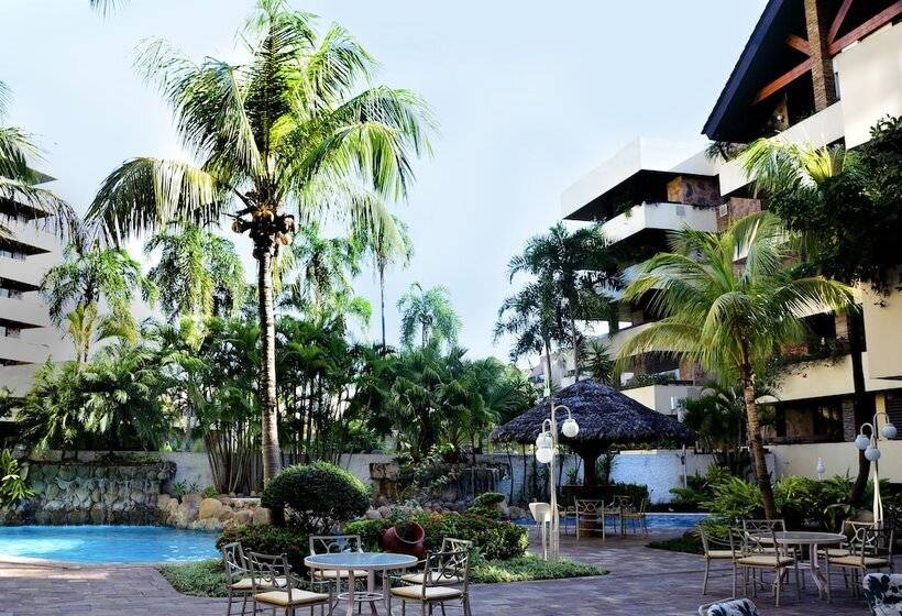 هتل Yotau All Suites