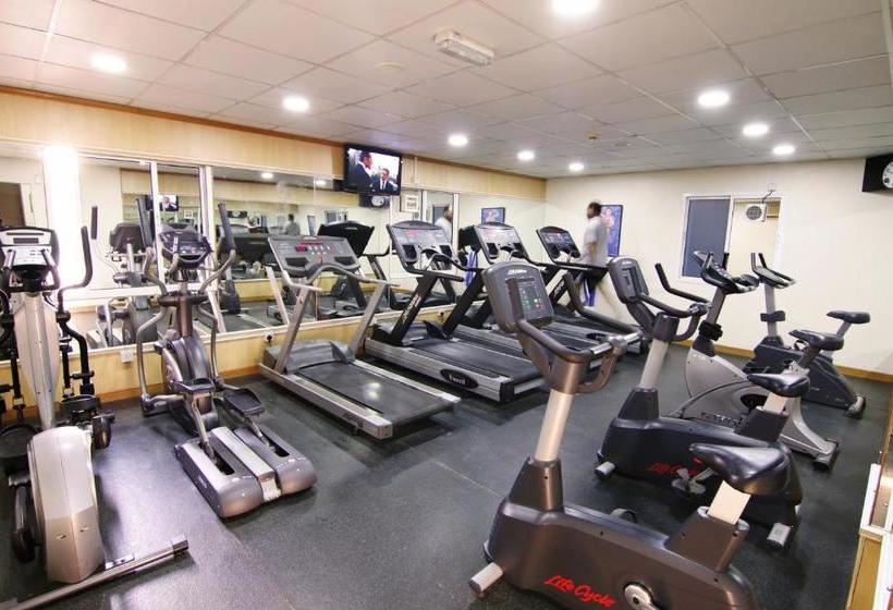 هتل Majan Continental