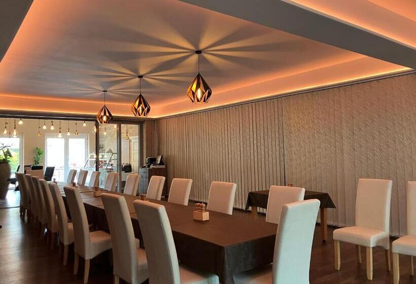 öreg Tó Hotel és Rendezvénytér