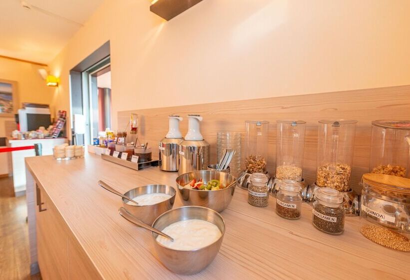 Das Hotel An Der Stadthalle   Rostock Hbf