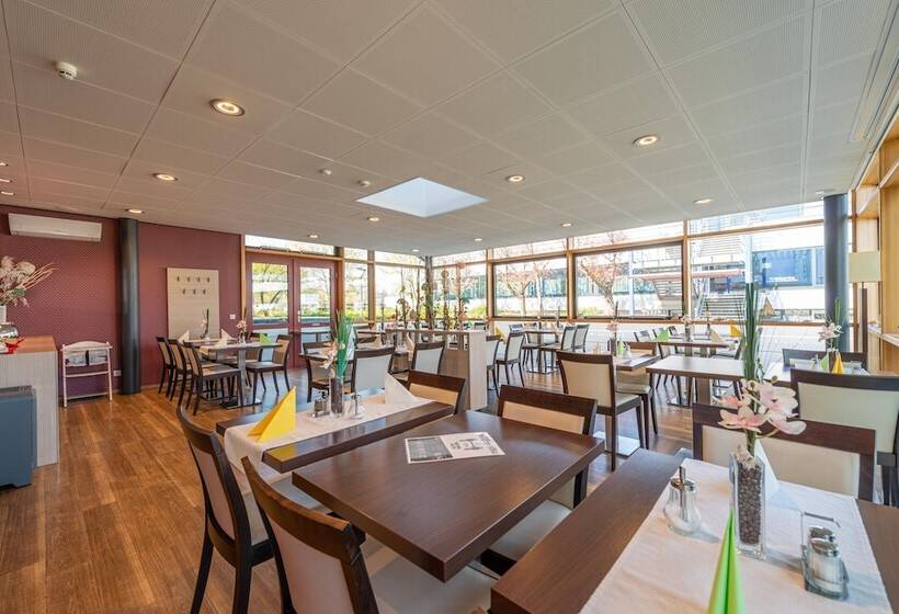 Das Hotel An Der Stadthalle   Rostock Hbf