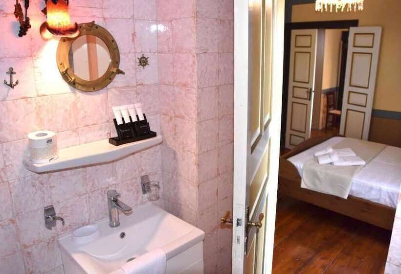 فندق Aeginitikon Arhontikon