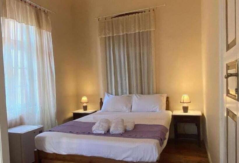 فندق Aeginitikon Arhontikon