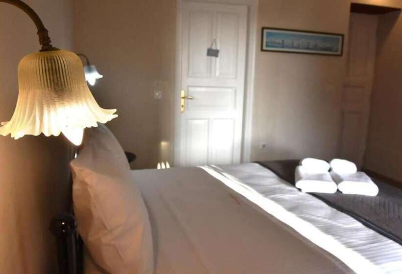 فندق Aeginitikon Arhontikon