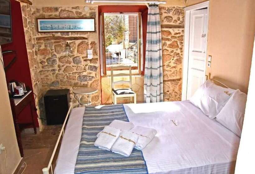 فندق Aeginitikon Arhontikon