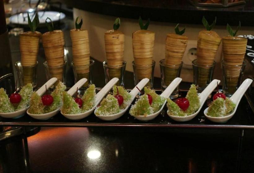 Отель Arcadia Mangga Dua By Horison