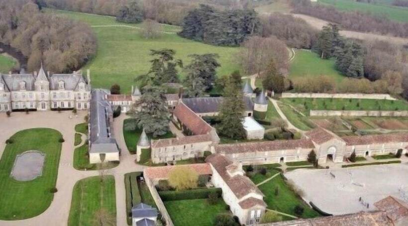 فندق Château De Curzay