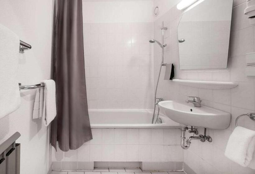 هتل Berlin Lichtenberg