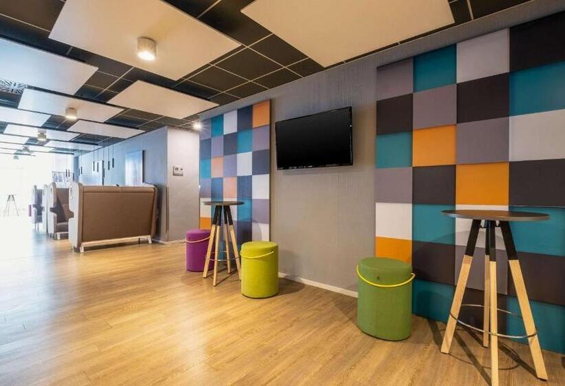 هتل Berlin Lichtenberg