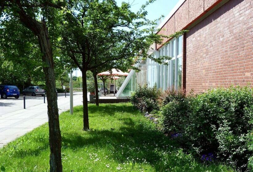 هتل Berlin Lichtenberg