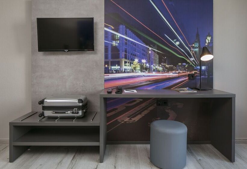 هتل Berlin Lichtenberg