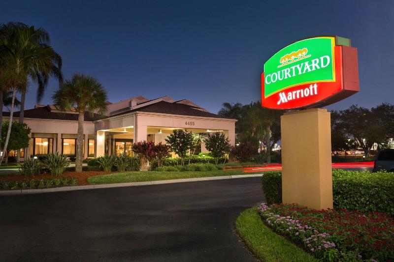 فندق Courtyard Fort Myers Cape Coral