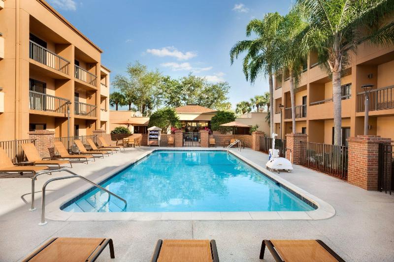 فندق Courtyard Fort Myers Cape Coral