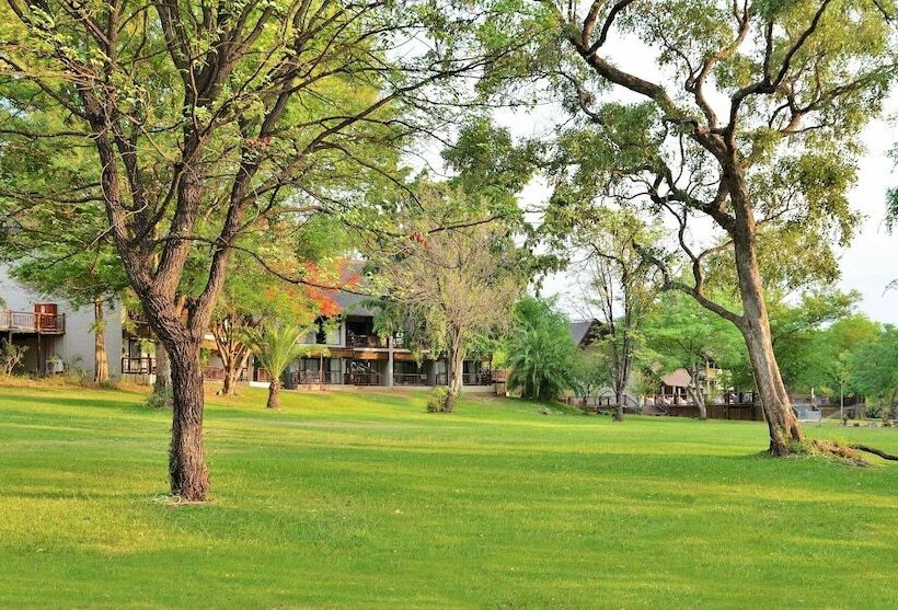 호텔 Cresta Mowana Safari Resort & Spa