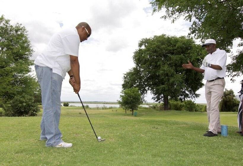 호텔 Cresta Mowana Safari Resort & Spa