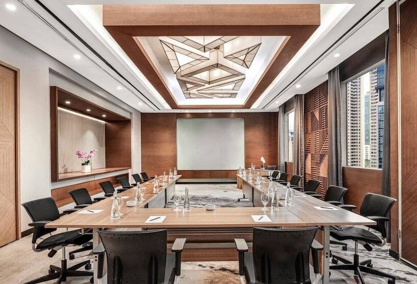 Mangkuluhur Artotel Suites