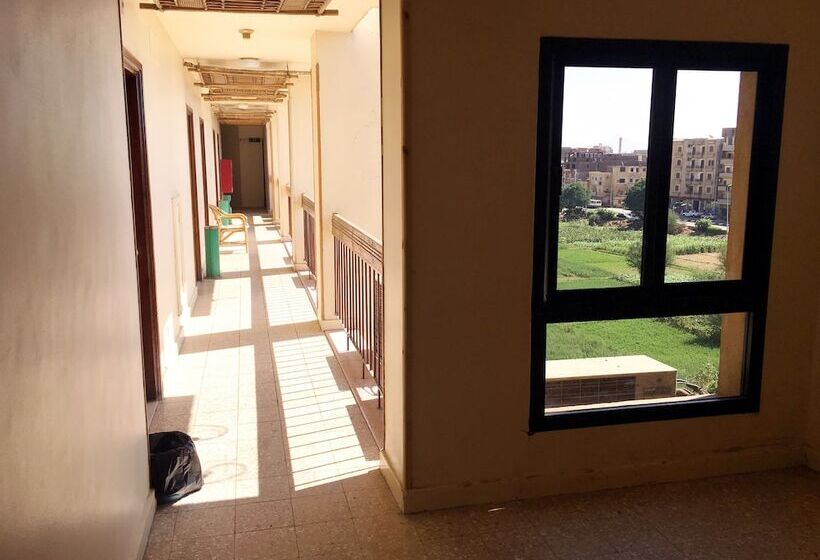 Gaddis Hotel, Suites And Apartments