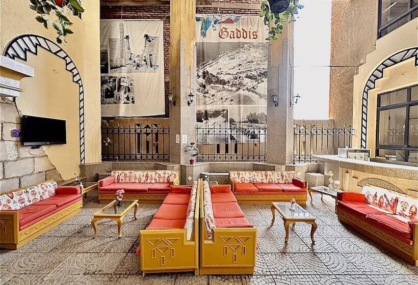 Gaddis Hotel, Suites And Apartments