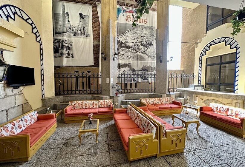 Gaddis Hotel, Suites And Apartments