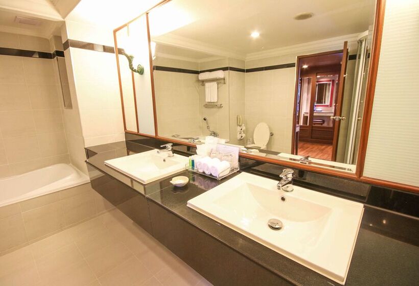 Golden Tulip Sovereign Hotel Bangkok