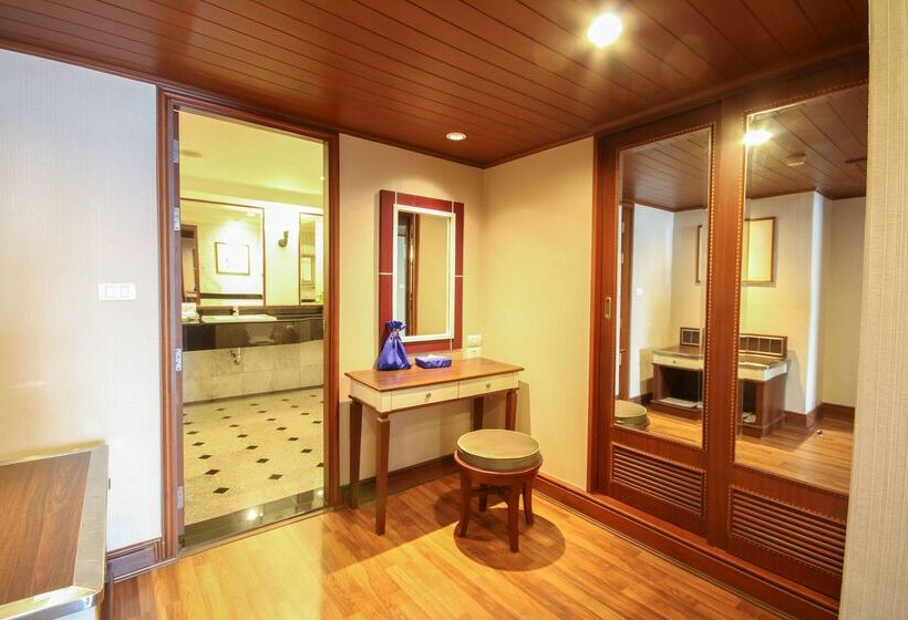 Golden Tulip Sovereign Hotel Bangkok