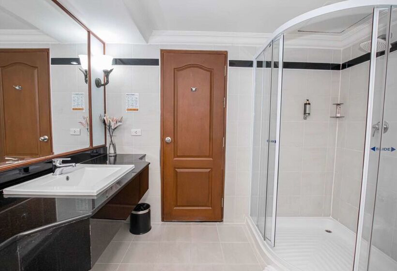 Golden Tulip Sovereign Hotel Bangkok