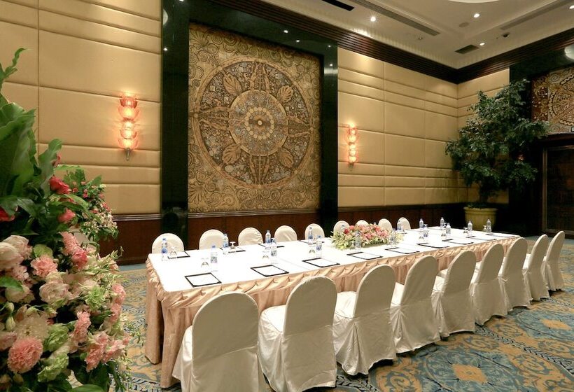 Golden Tulip Sovereign Hotel Bangkok