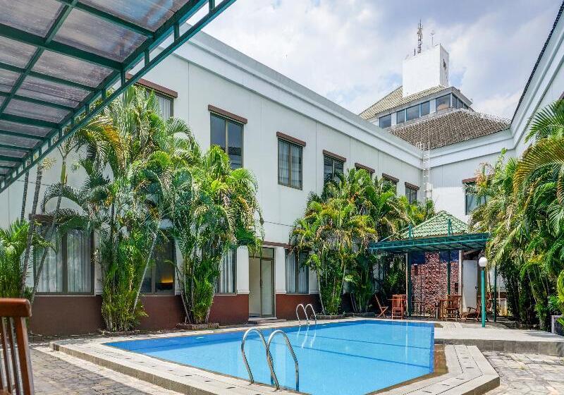 호텔 Grand Cikarang